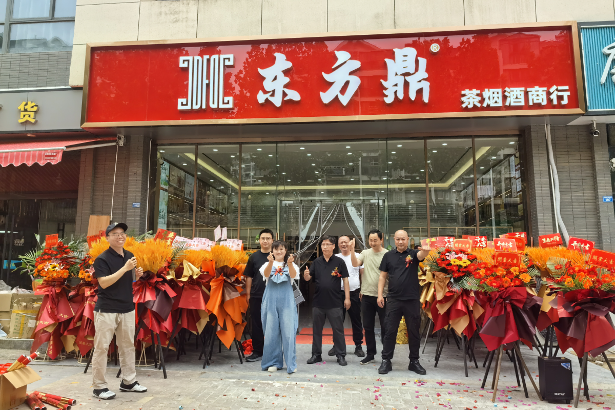 东方鼎南京麒麟门专卖店盛大开业，样板市场再添新店，进一步拓展市场布局。